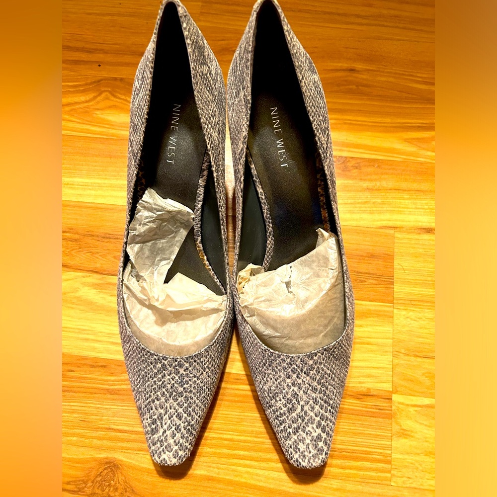 Grey animal print pumps for all shoe lovers !!